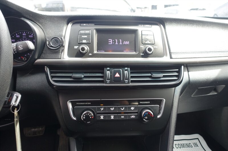 Vehicle image 18 of 23