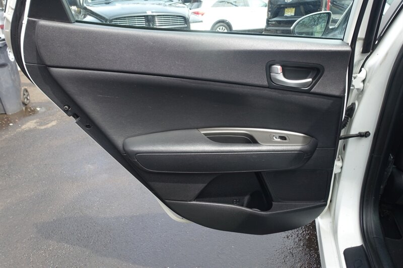 Vehicle image 12 of 23