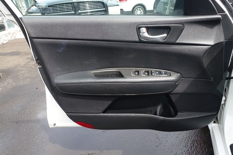 Vehicle image 10 of 23