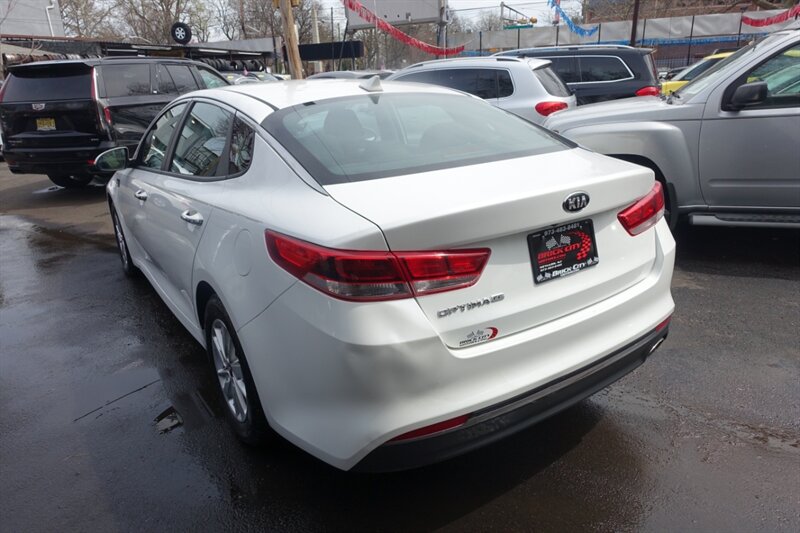 Vehicle image 7 of 23