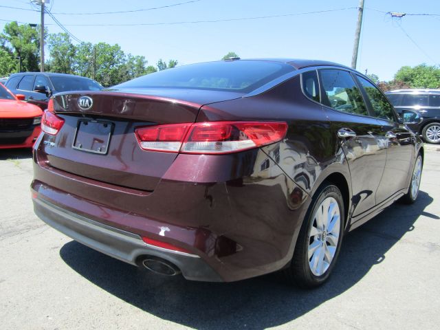 2016 Kia Optima LX Image 3 of 30