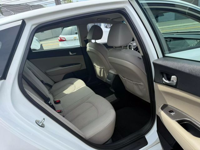 Vehicle image 27 of 31
