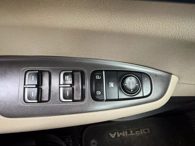 Vehicle image 23 of 31