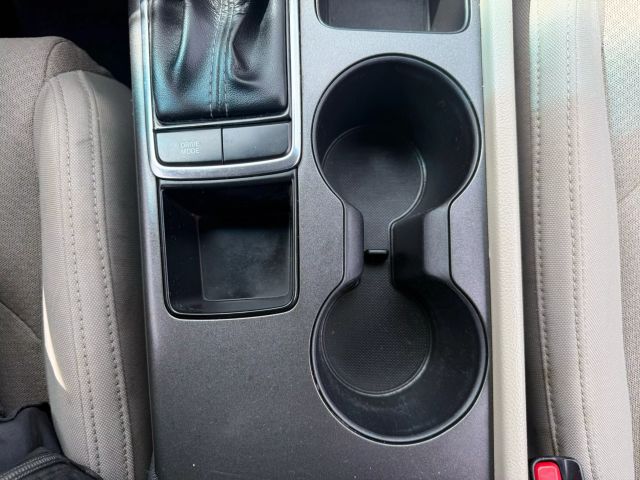 Vehicle image 21 of 31