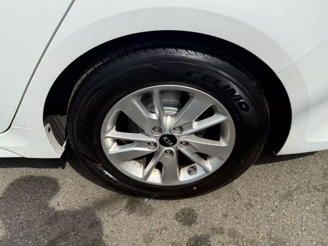 Vehicle image 9 of 31