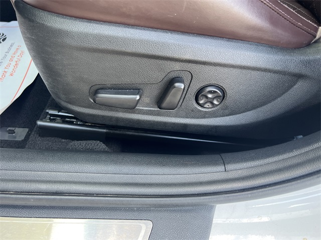 Vehicle image 12 of 30