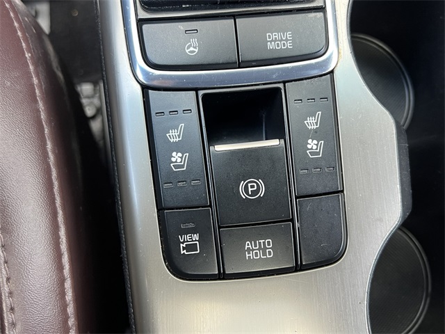 Vehicle image 27 of 30