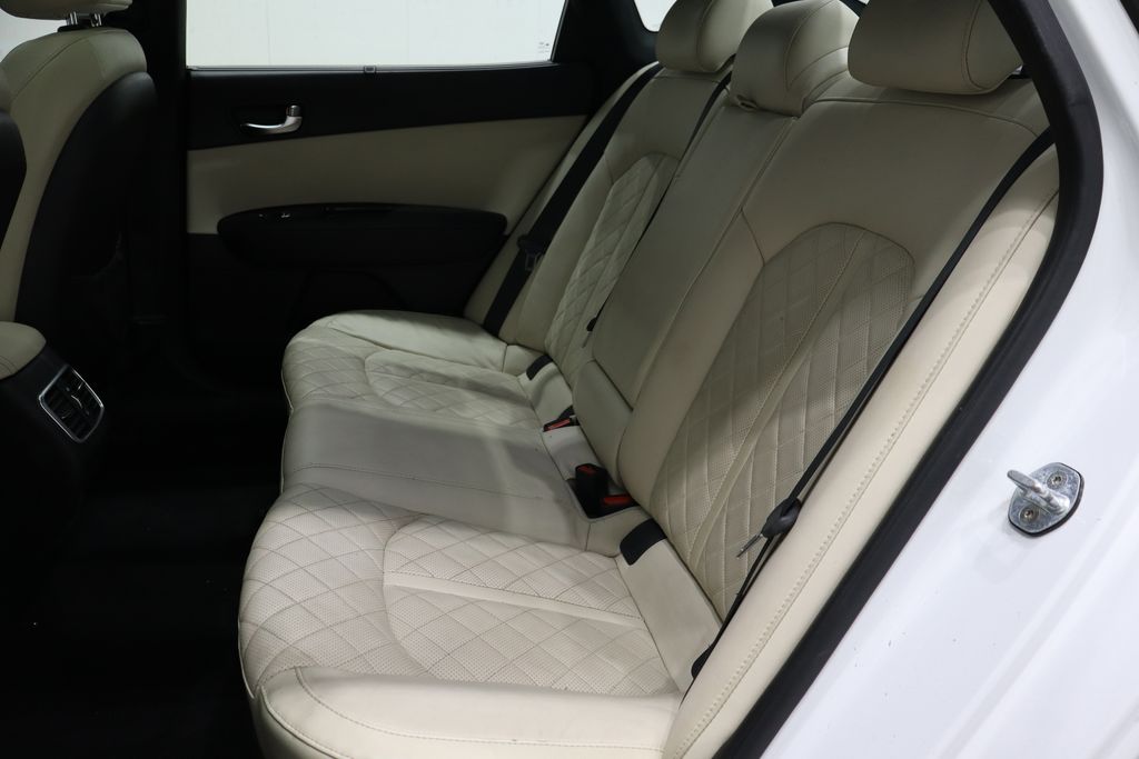 Vehicle image 11 of 41