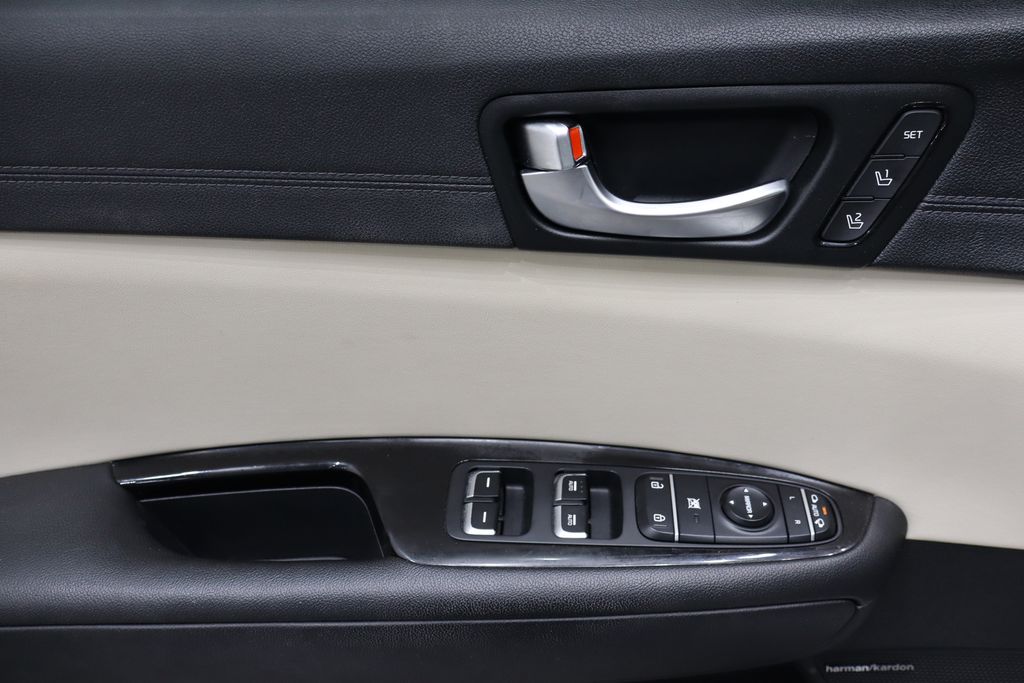 Vehicle image 15 of 41