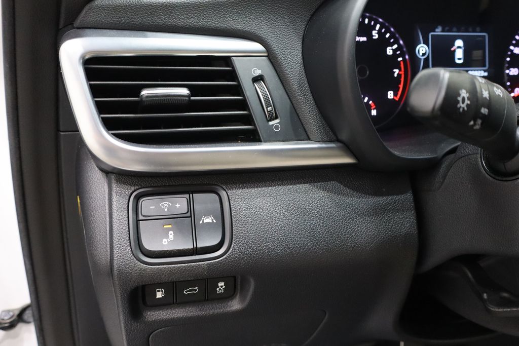 Vehicle image 16 of 41