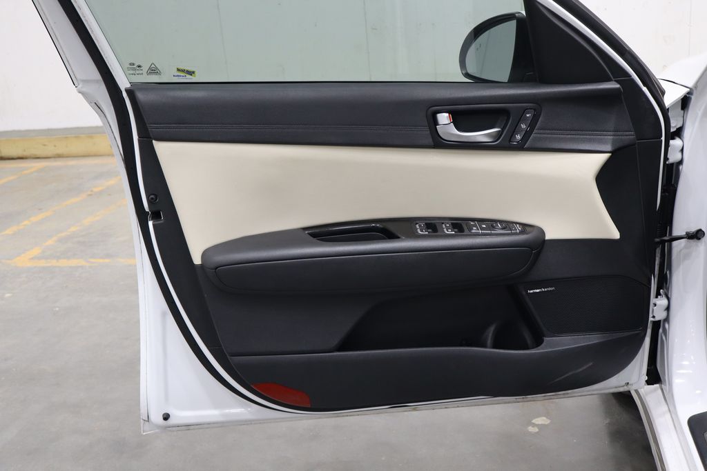Vehicle image 14 of 41