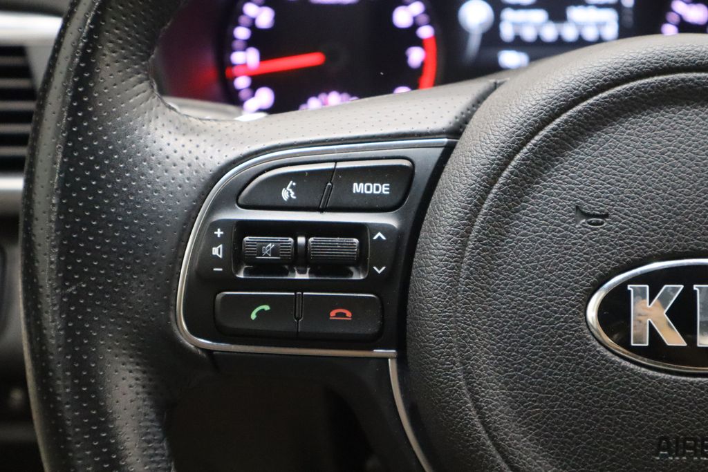 Vehicle image 21 of 41