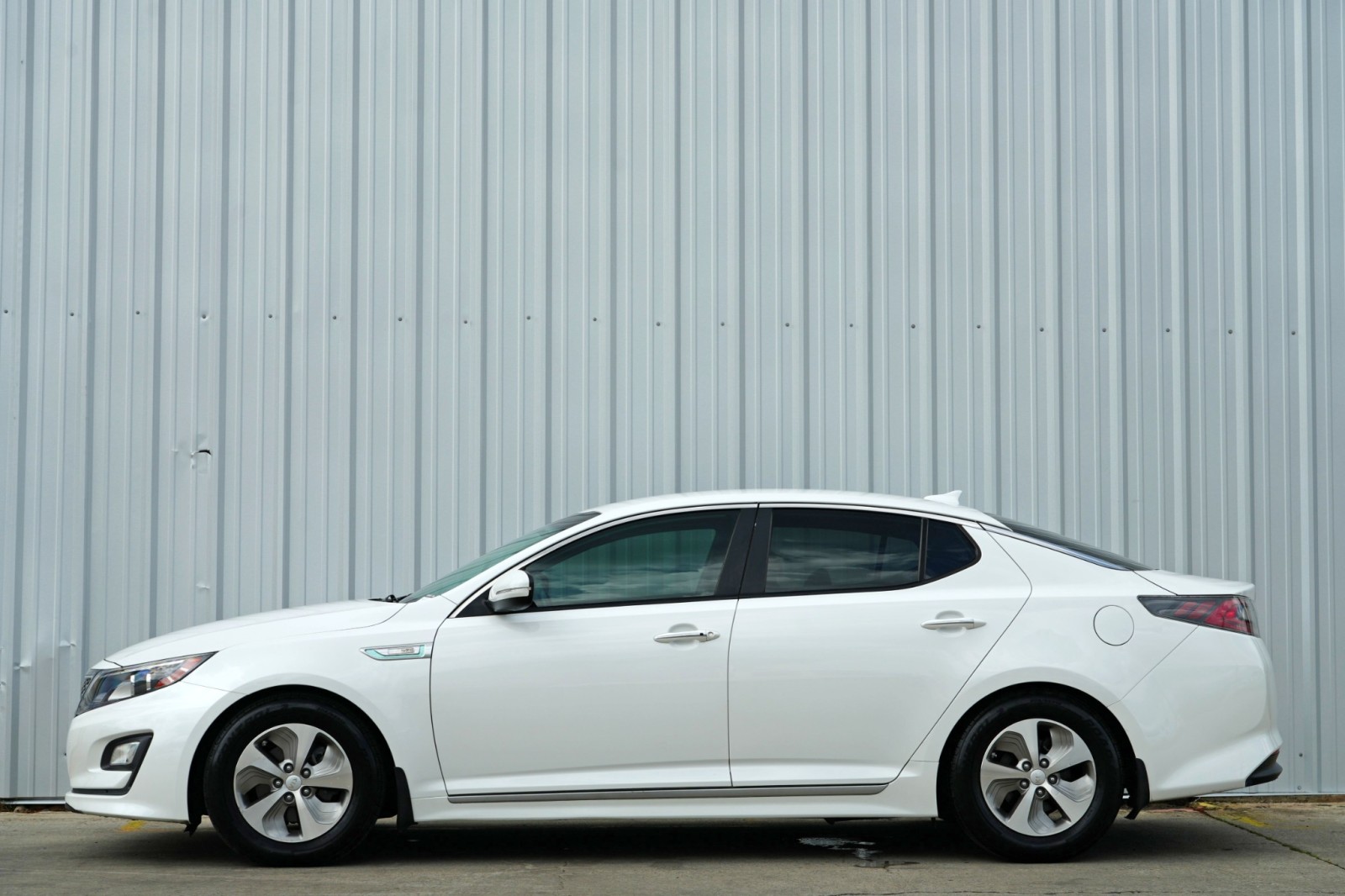 Vehicle image 16 of 48
