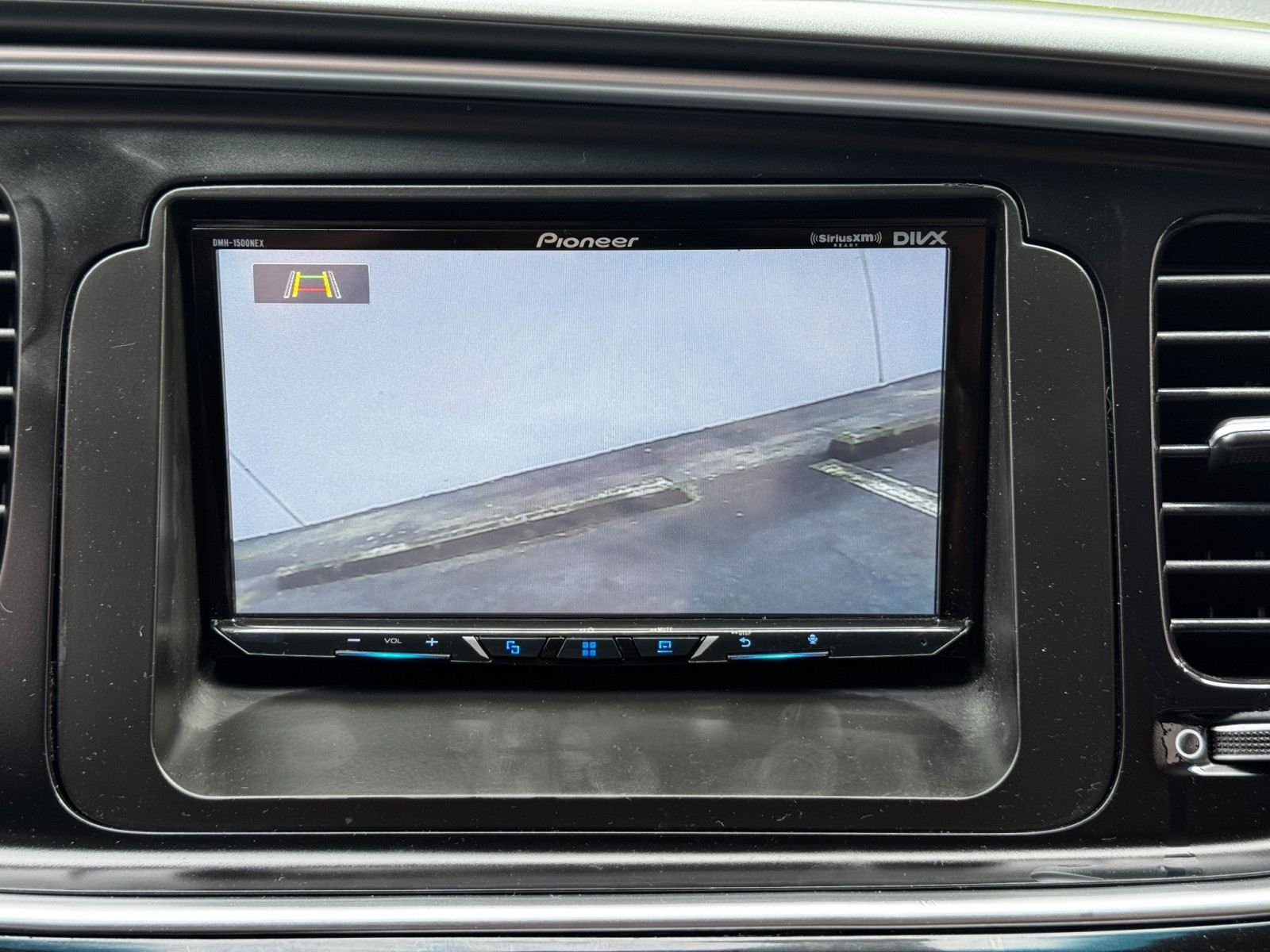 Vehicle image 33 of 48