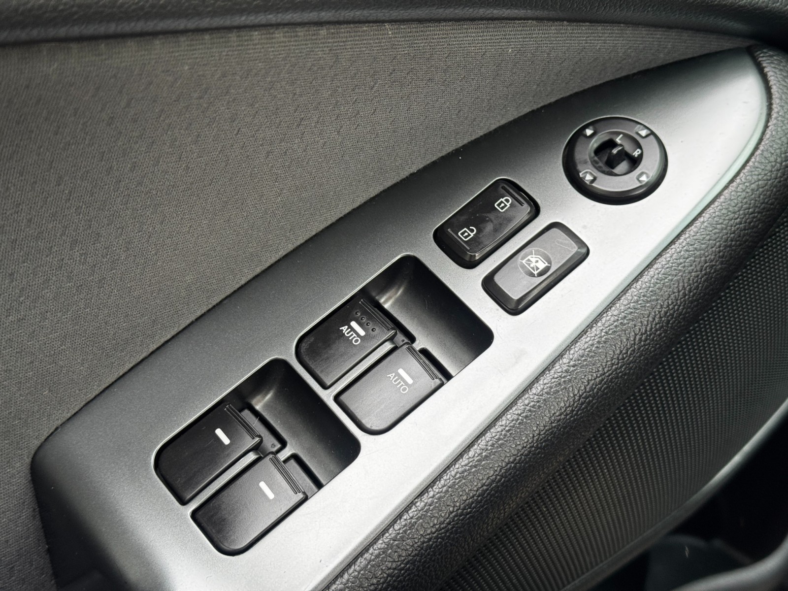Vehicle image 23 of 48