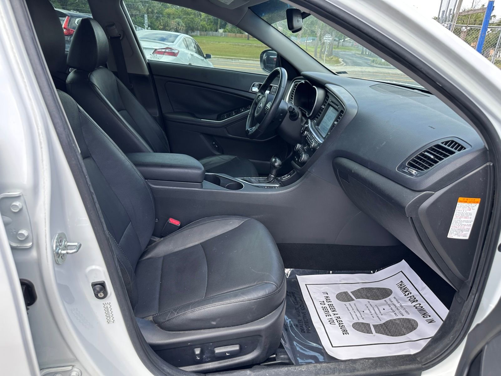 Vehicle image 18 of 21