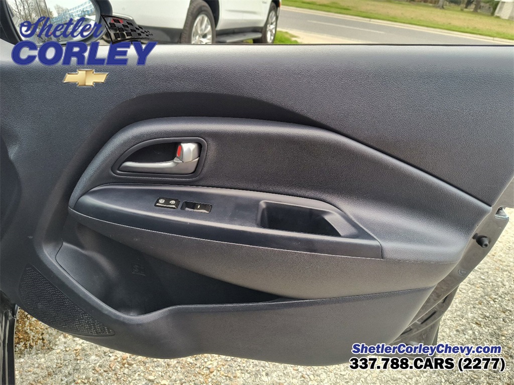Vehicle image 21 of 25