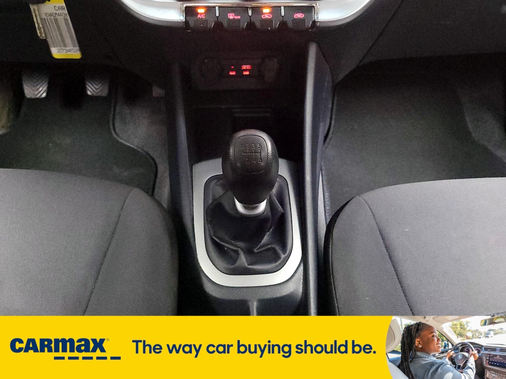 Vehicle image 21 of 26