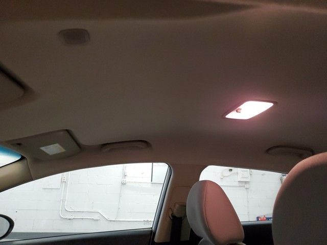Vehicle image 21 of 31