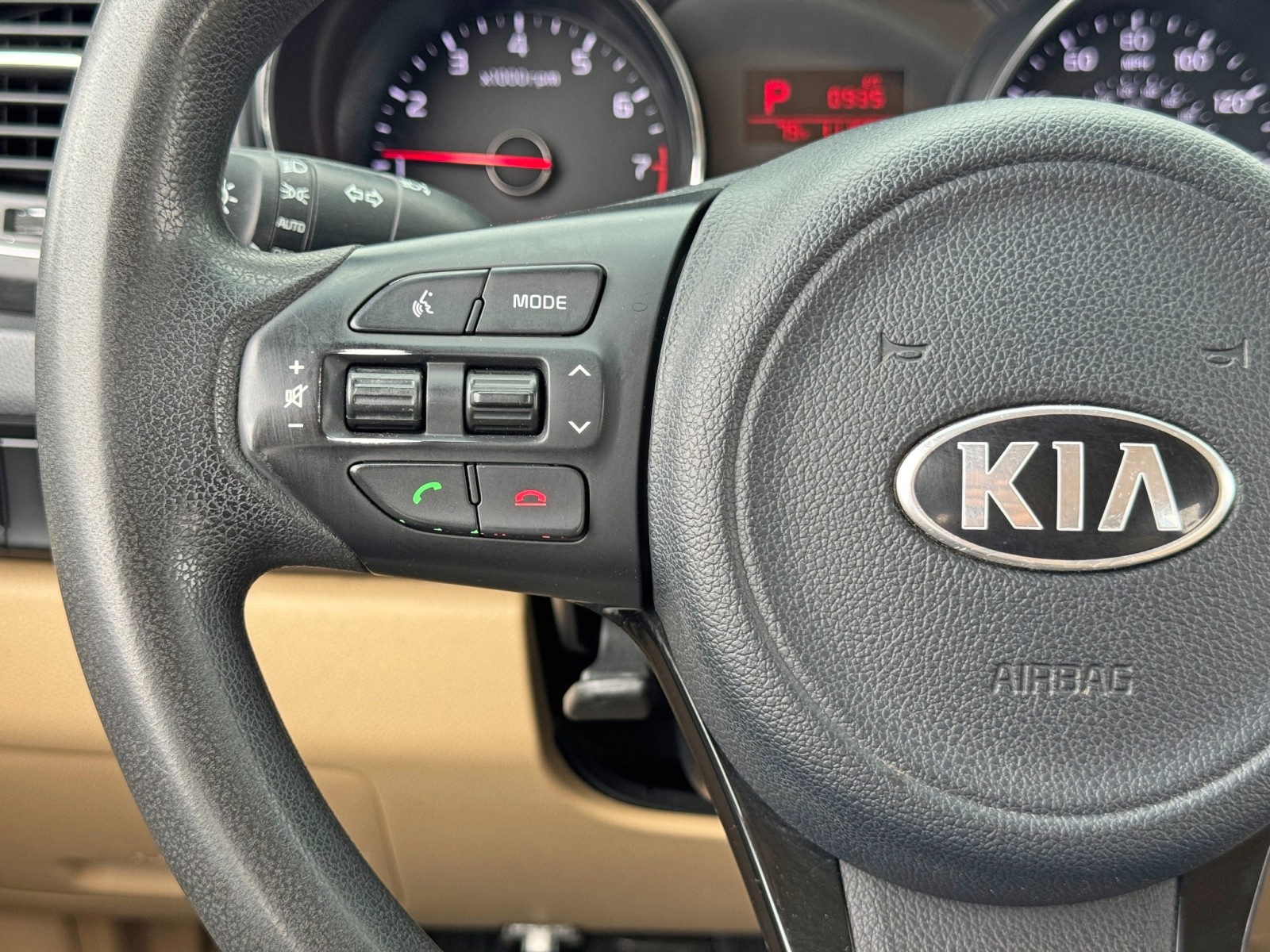 Vehicle image 32 of 61