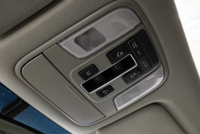 Vehicle image 14 of 24