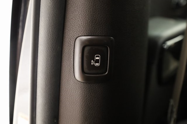 Vehicle image 16 of 24