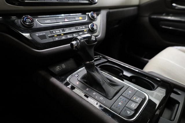 Vehicle image 13 of 24