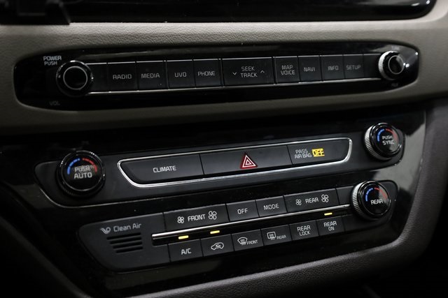 Vehicle image 11 of 24