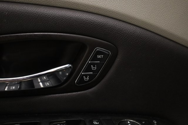 Vehicle image 4 of 24