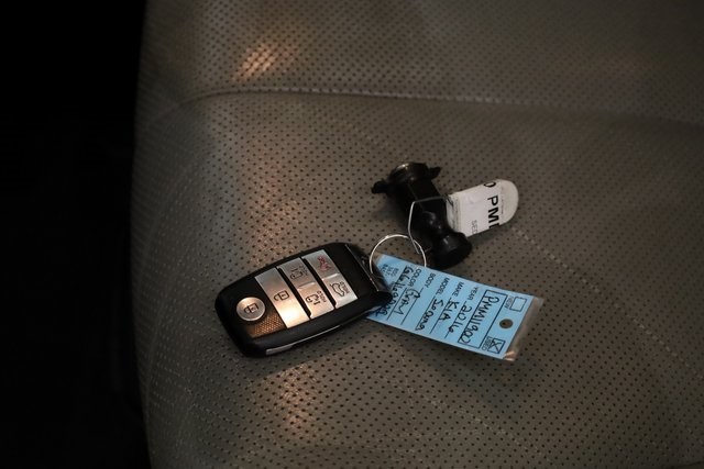 Vehicle image 21 of 24