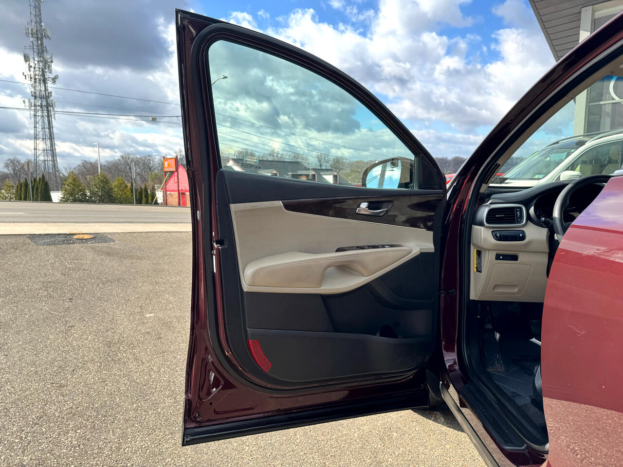 Vehicle image 22 of 51
