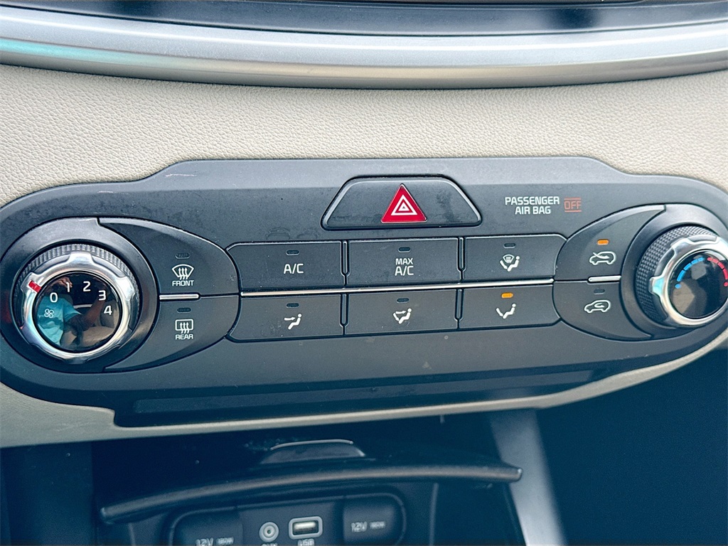 Vehicle image 14 of 27
