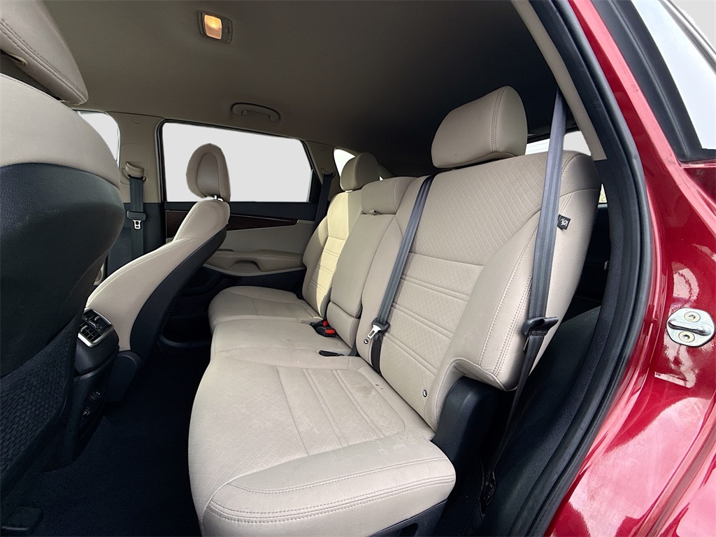 Vehicle image 21 of 27