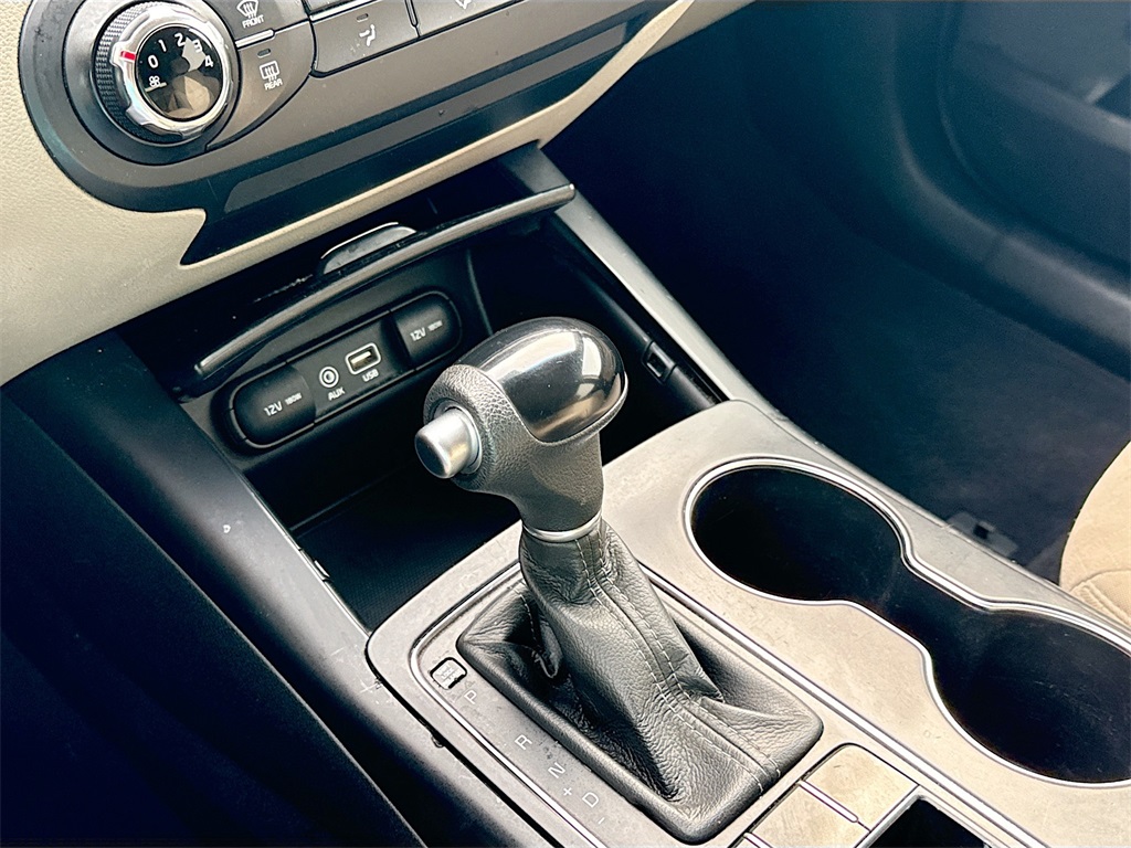 Vehicle image 15 of 27