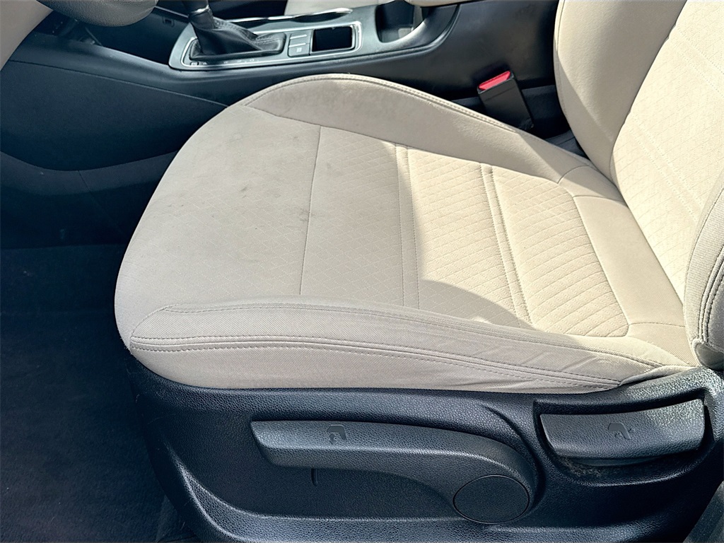 Vehicle image 17 of 27