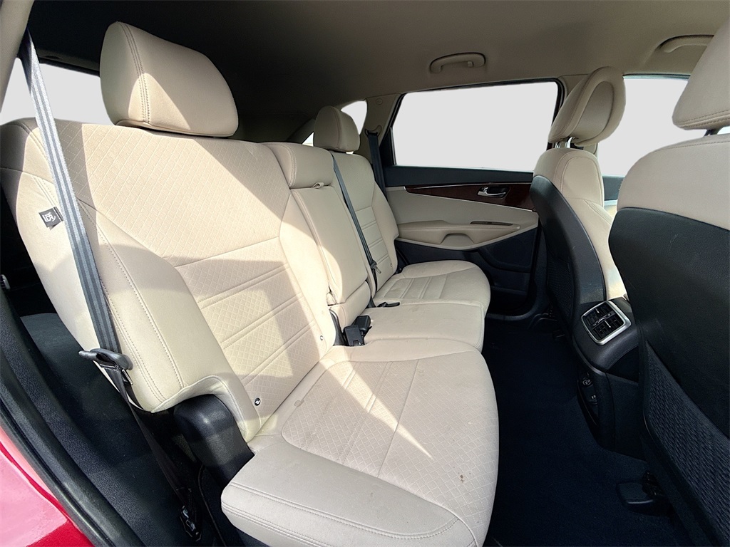 Vehicle image 23 of 27