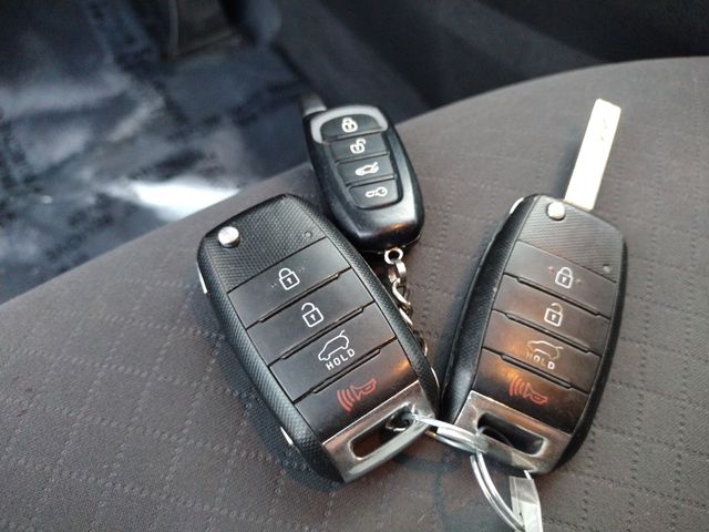 Vehicle image 29 of 37