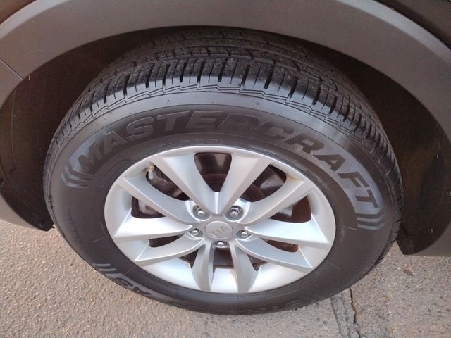 Vehicle image 27 of 37