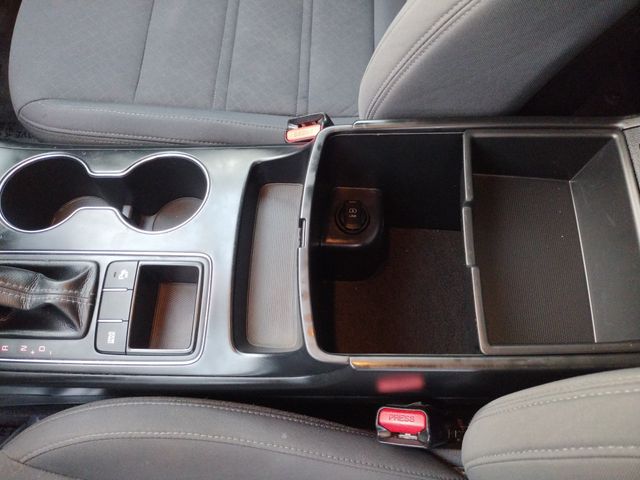 Vehicle image 26 of 37
