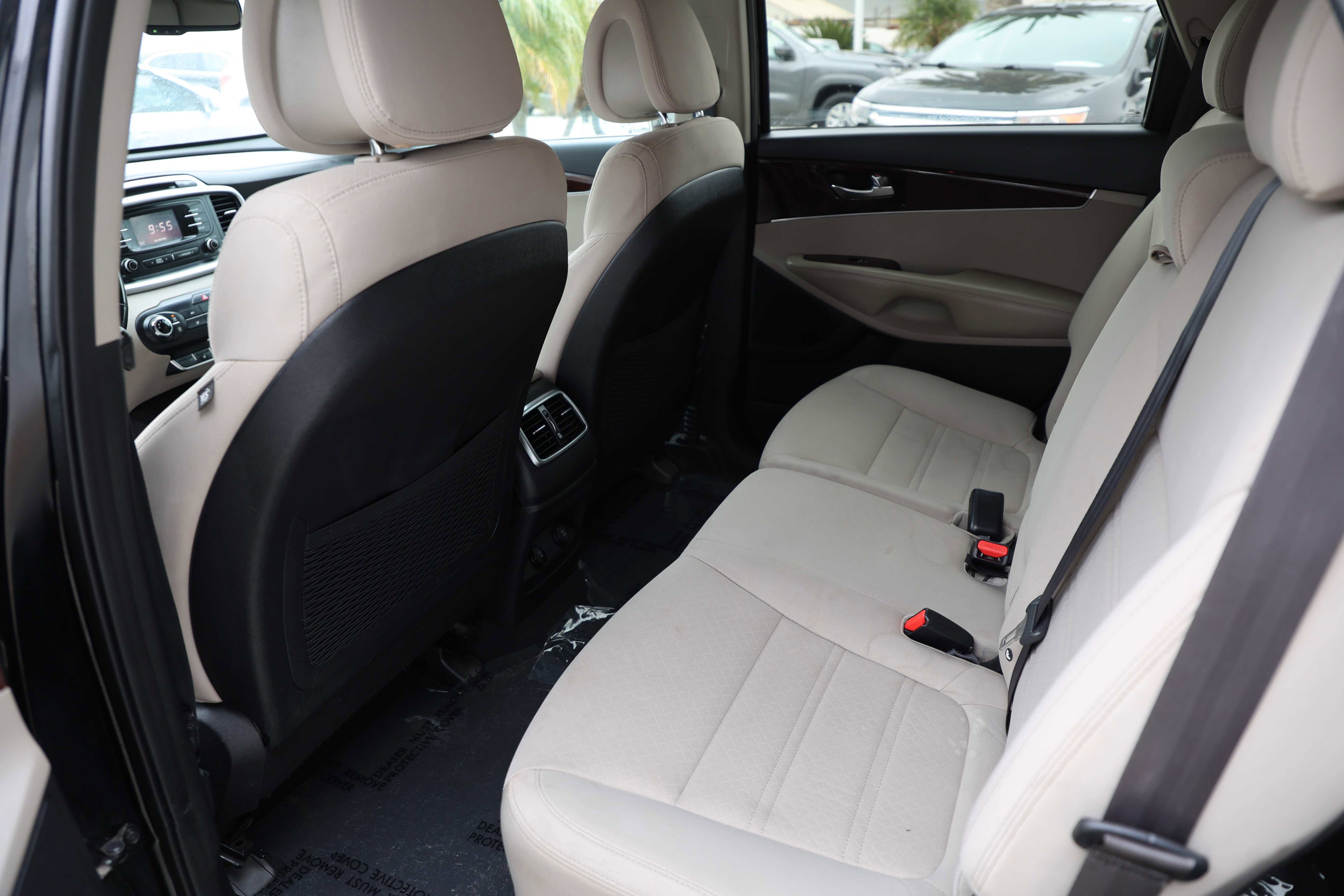 Vehicle image 13 of 15