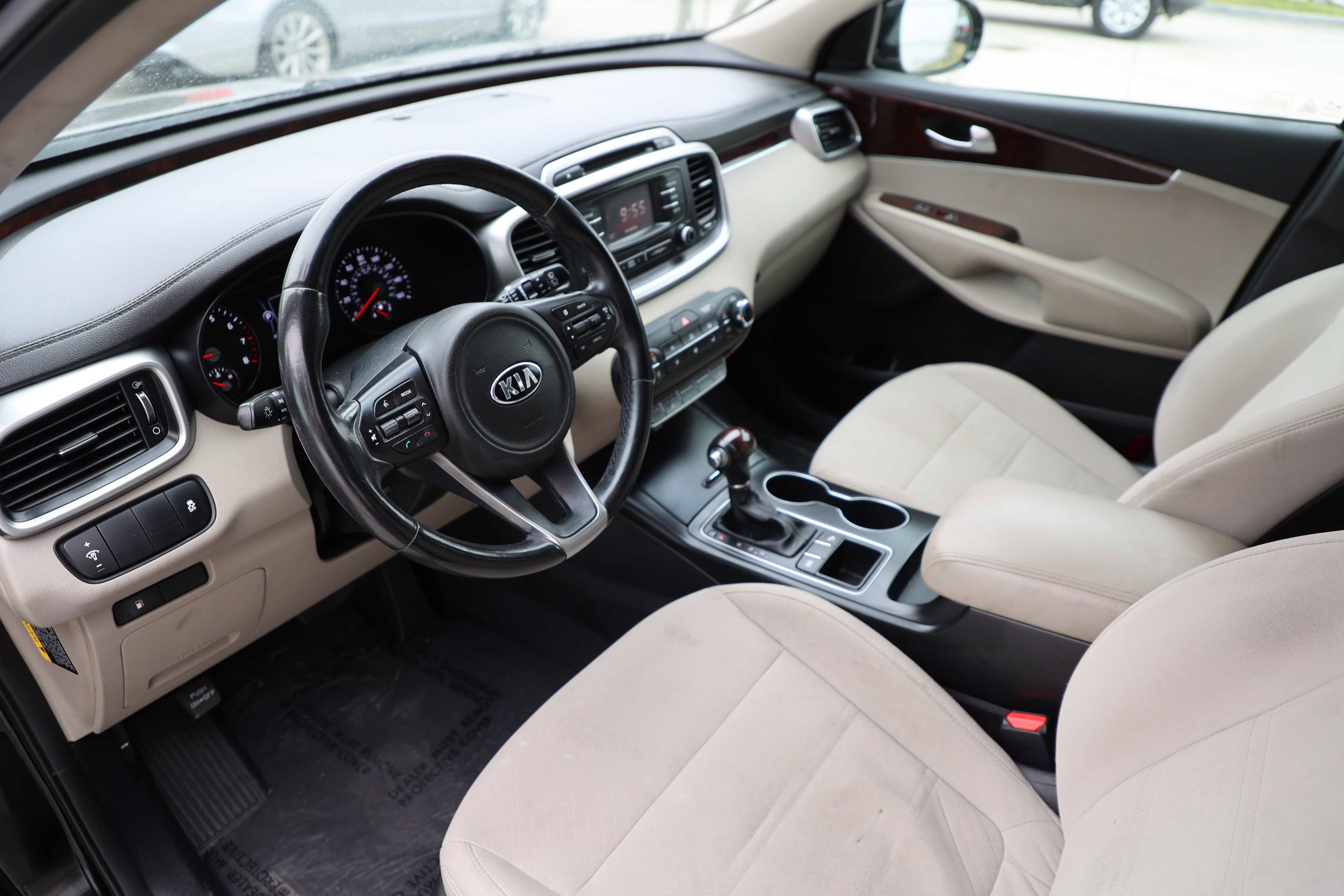 Vehicle image 9 of 15