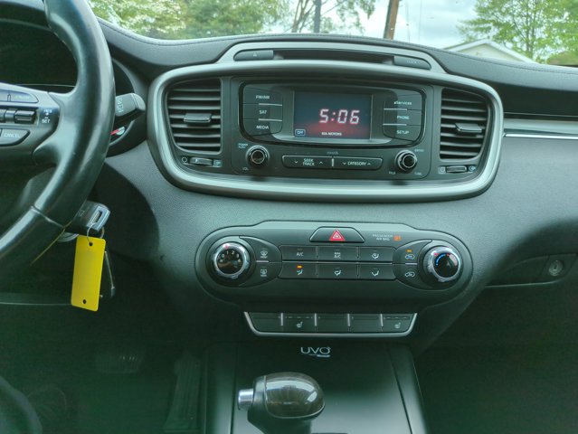 Vehicle image 24 of 26