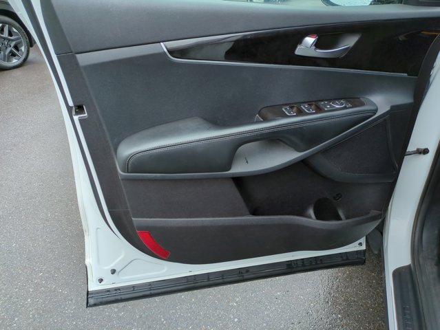 Vehicle image 15 of 26