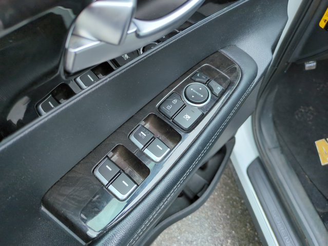 Vehicle image 16 of 26