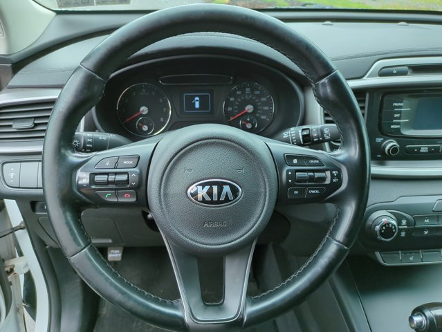 Vehicle image 17 of 26