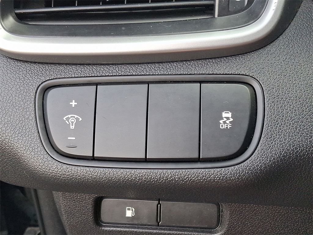 Vehicle image 23 of 31