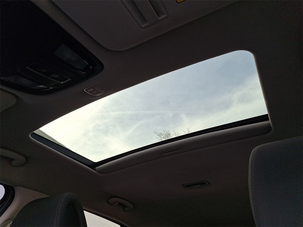 Vehicle image 14 of 31