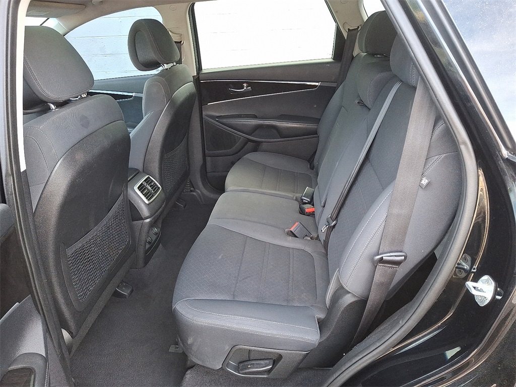Vehicle image 9 of 31