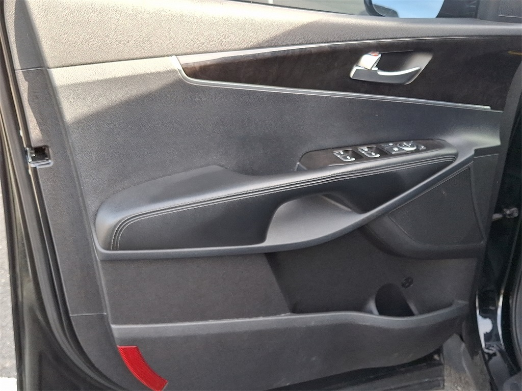 Vehicle image 12 of 31