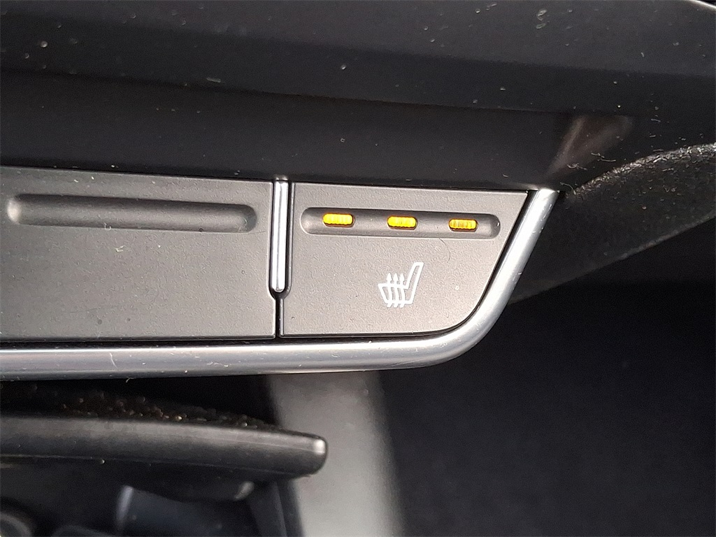 Vehicle image 25 of 31